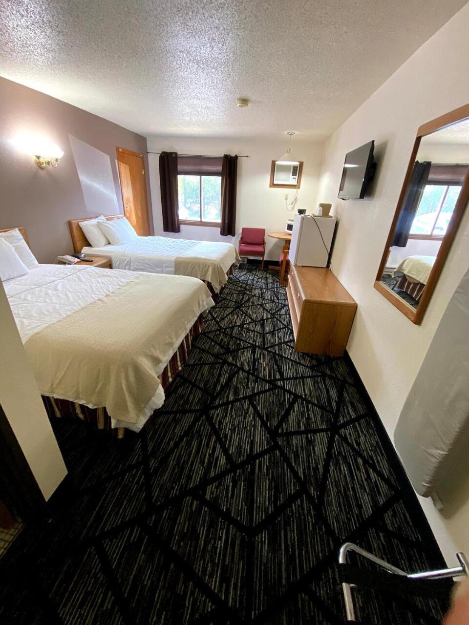 Woodland Inn & Suites Medford Exterior photo