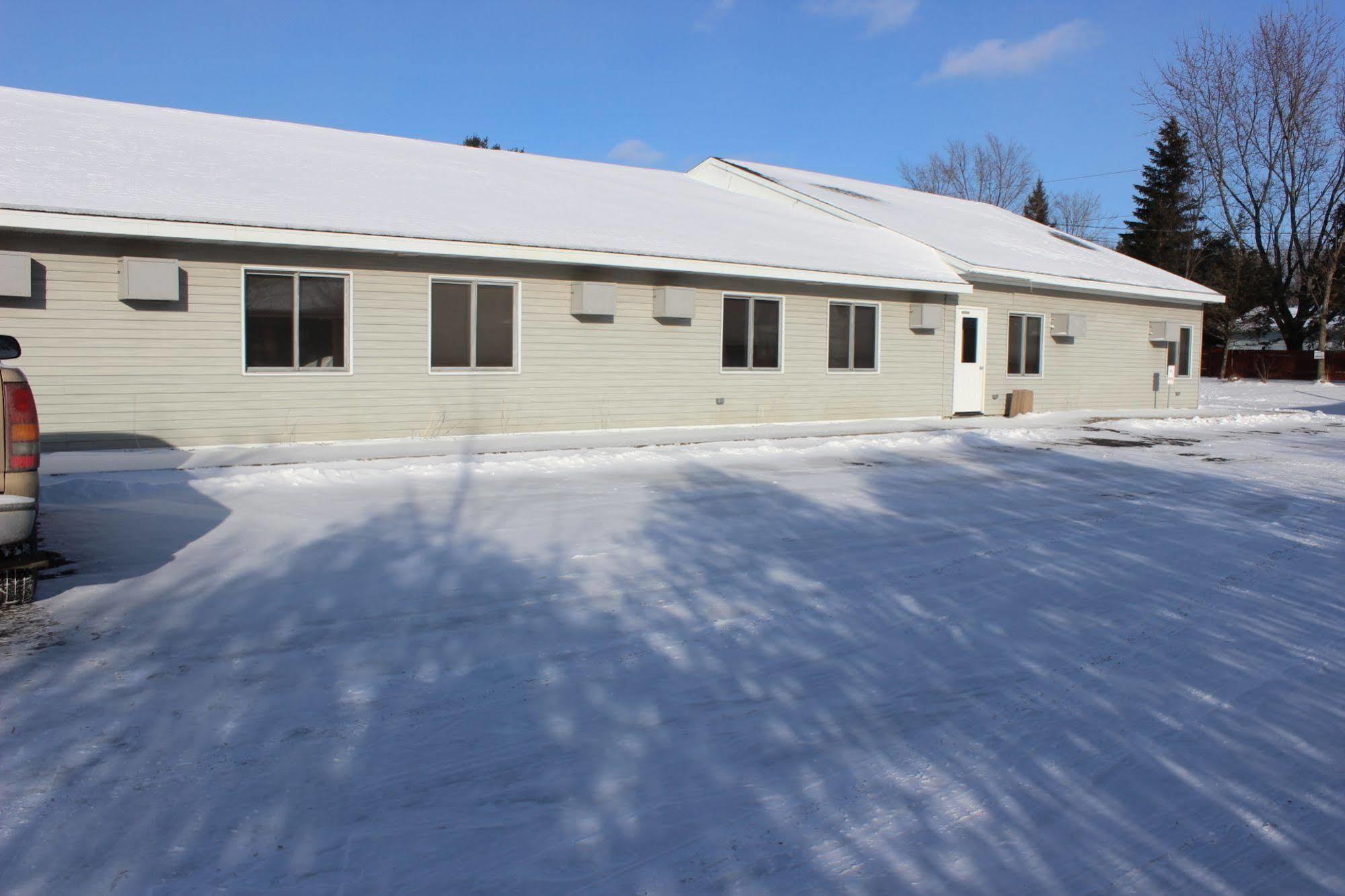 Woodland Inn & Suites Medford Exterior photo
